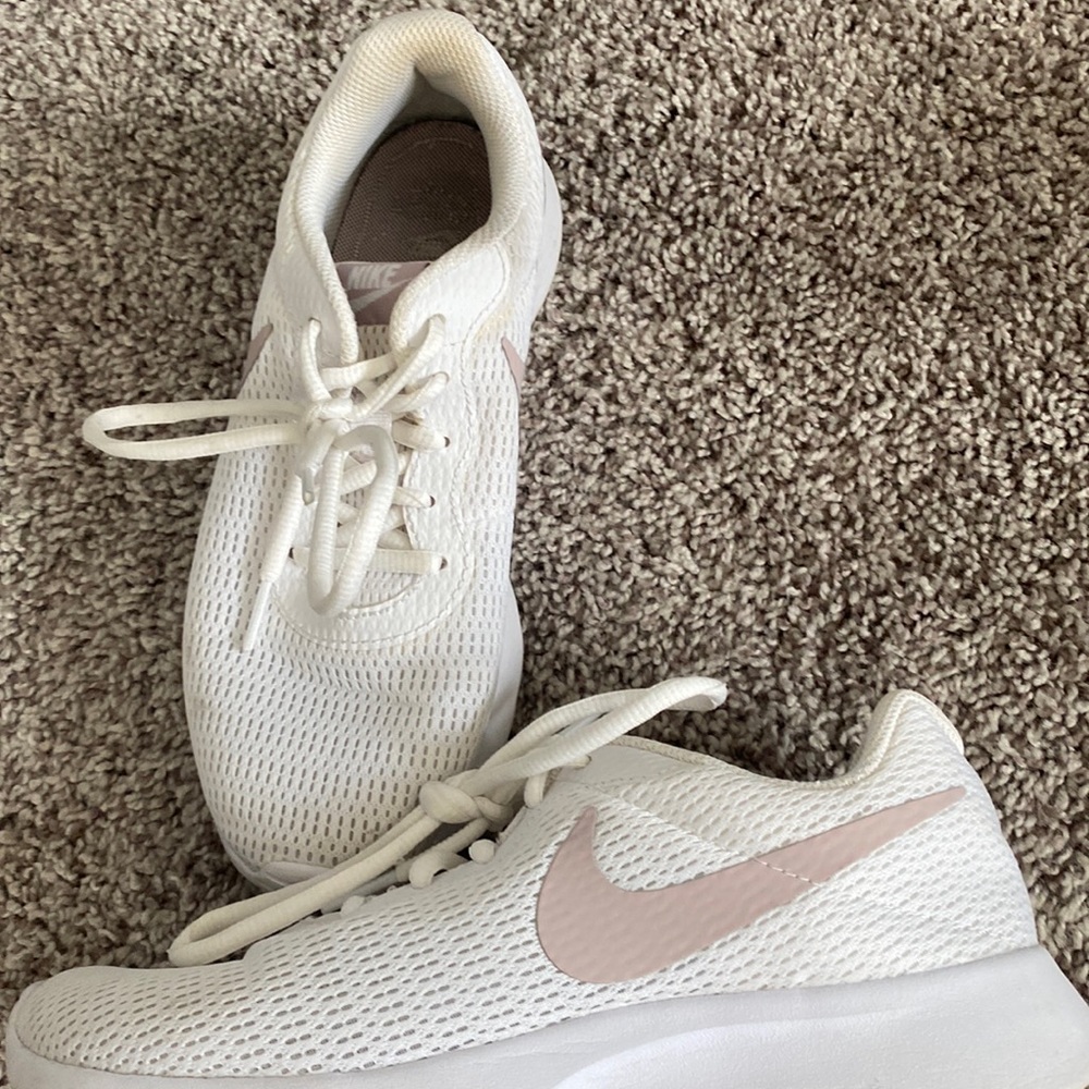 Womens Nike sneakers